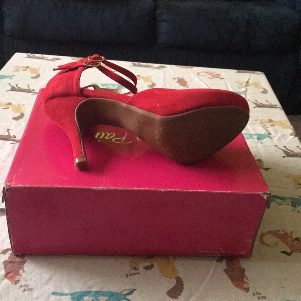 Red Heels - Picture 2 of 2